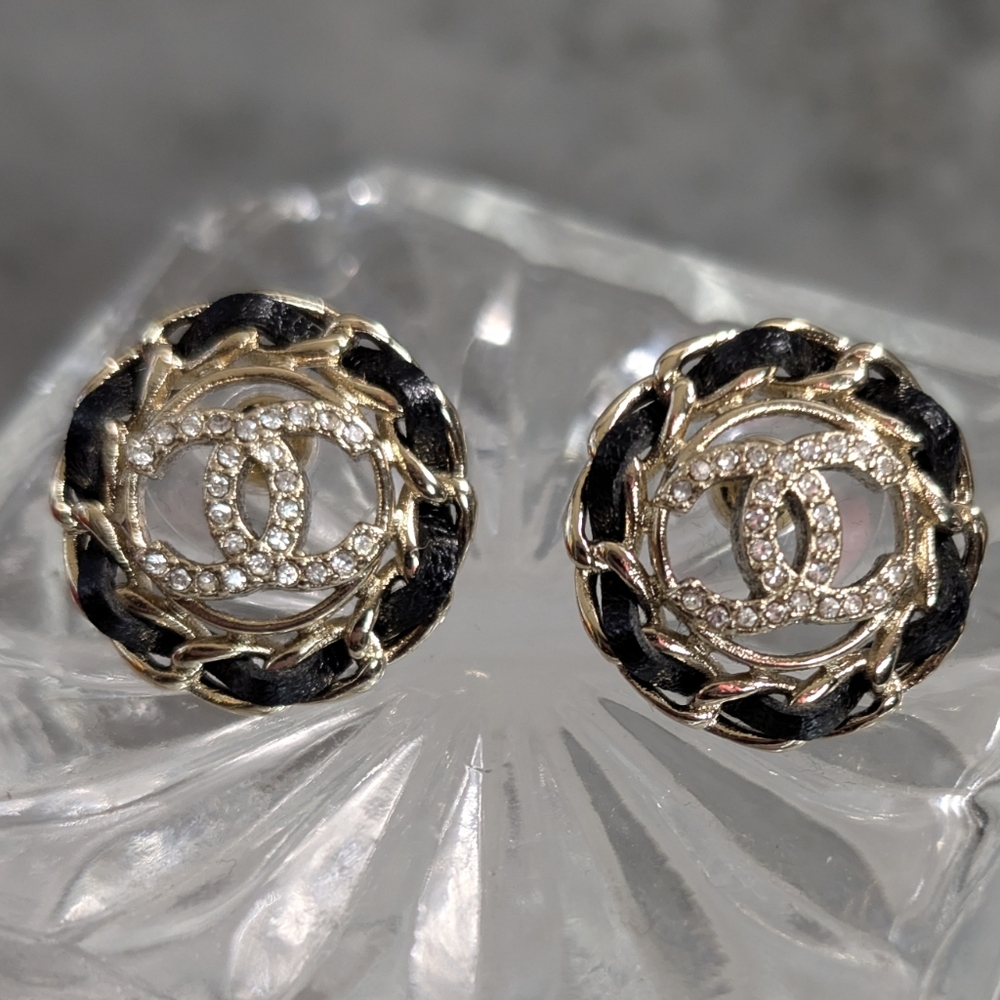 CHANEL Elegant Black and Gold Earrings✨ - Picture 2 of 11